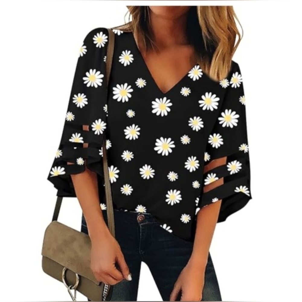 Daisy Flower 🌼 Bell Sleeve Top